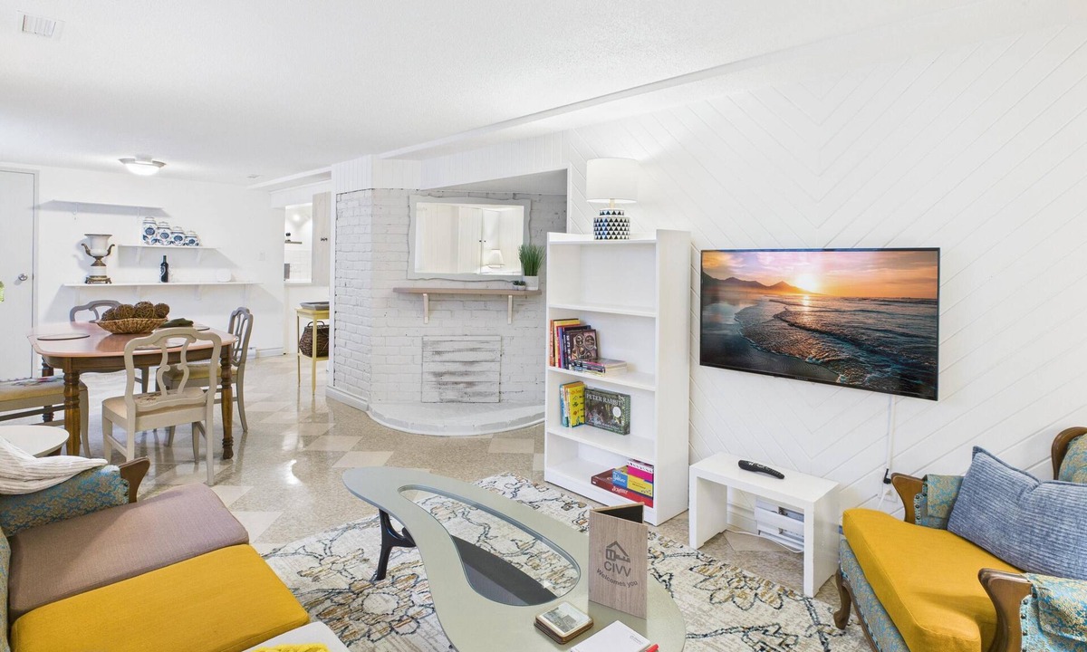 Gonzales House | Boutique Garden Living in Oak Bay North