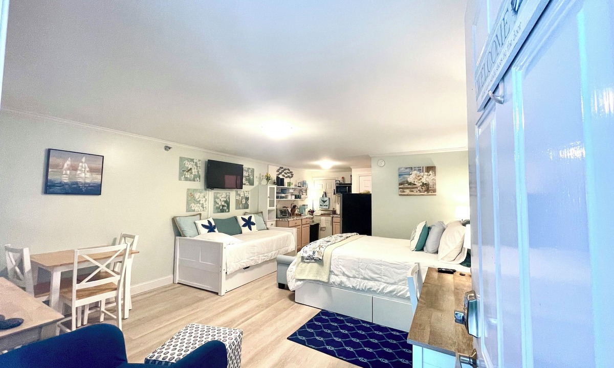 Ogunquit Condo | Boutique Ogunquit Studio! Walking distance to everything - in/outdoor pools!
