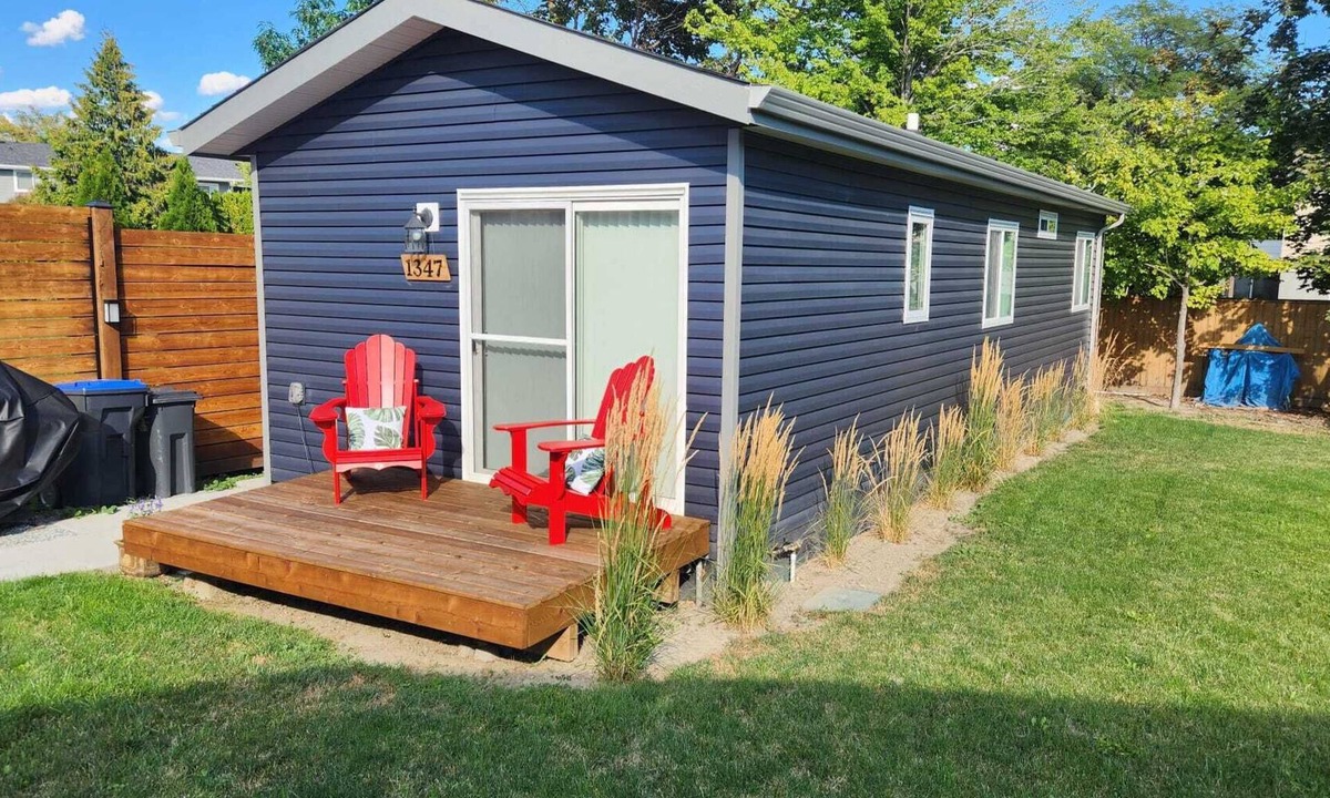Glenmore House | Brand-New 2BR Okanagan Oasis w/Free Parking