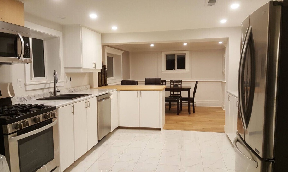 Saanich West House | Brand new charming one bedroom Luxury Suite