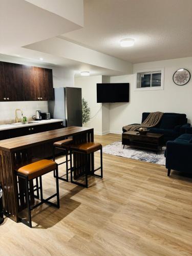 Brampton Apartment | Brand-New Cozy Luxury Suite with Private Entrance