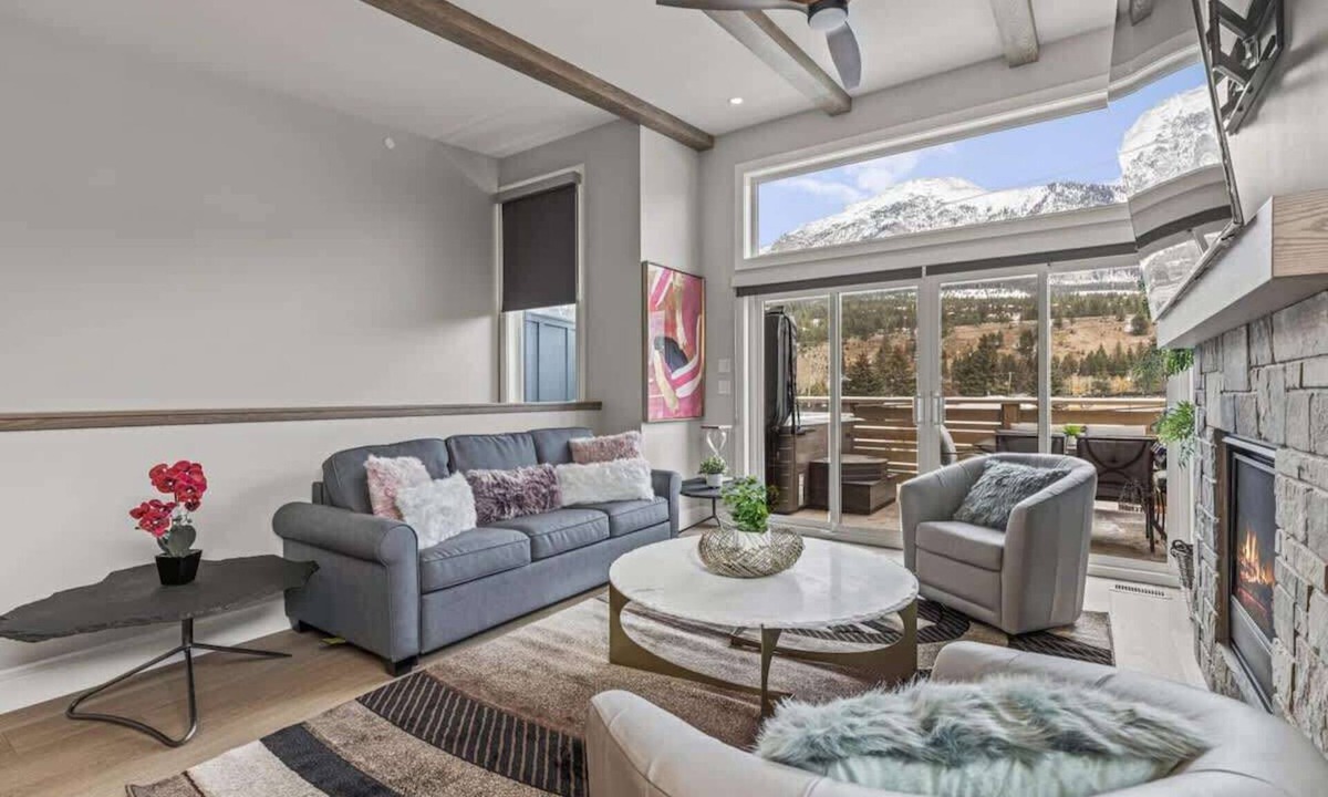 Teepee Town House | BRAND NEW|Hofburg by SSR|TopView|Luxury|PRIVATE HOT TUB|4BR plus Den (BL# RES-11683)