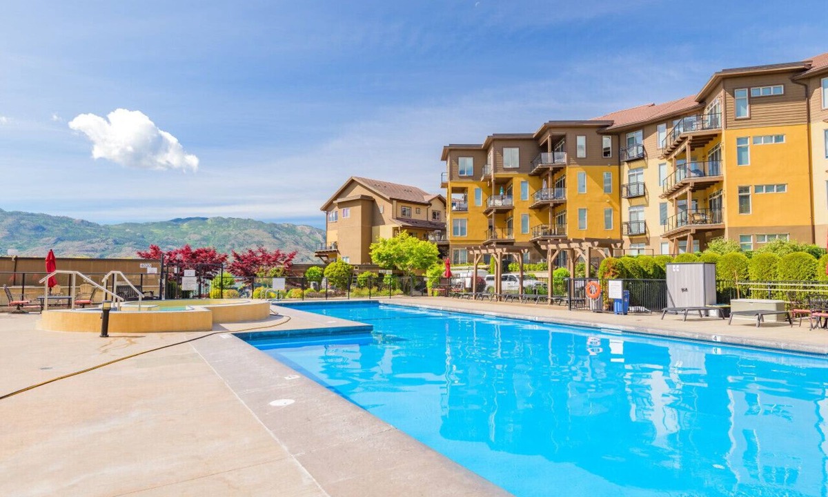Westbank Condo | Breathtaking Lakefront Condo with Boat Slip
