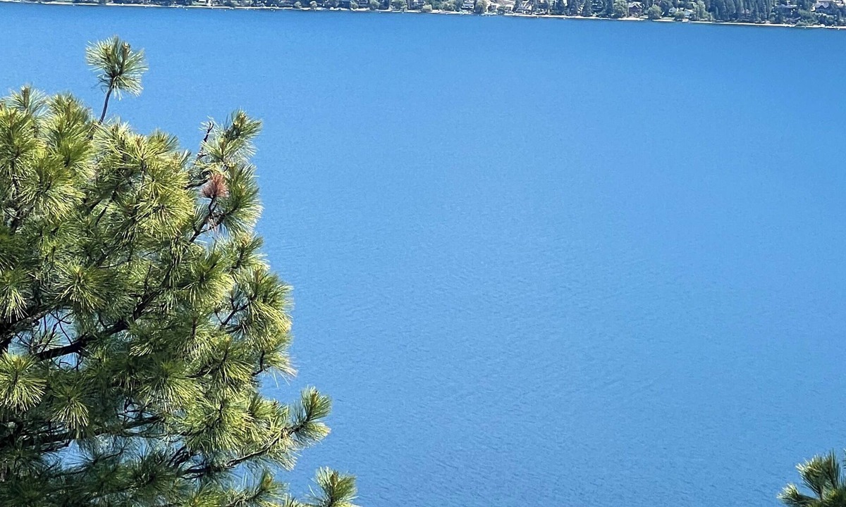 Central Okanagan House | Breathtaking Panoramic Lake Views - Pools & Hot Tubs - Best Location at La Casa!