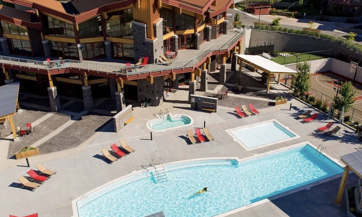 Central Okanagan Condo | Breathtaking Views in this beautiful top corner unit at Copper Sky