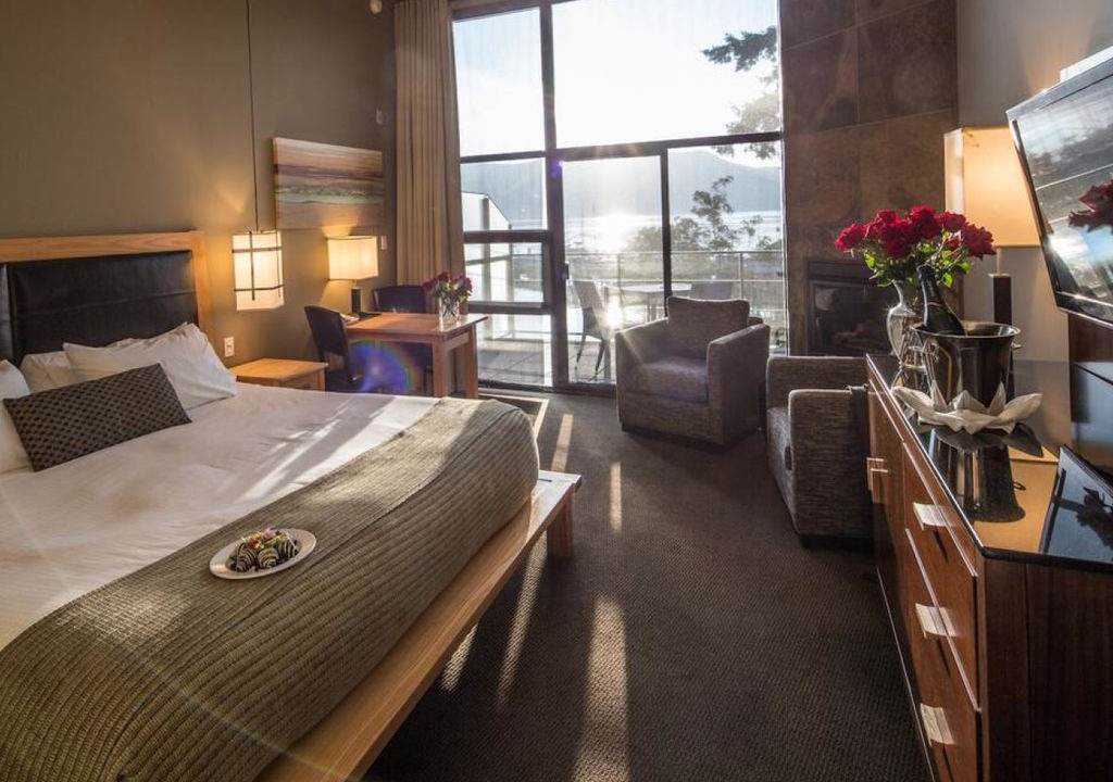 Brentwood Bay House | Brentwood Bay Resort - Ocean Suite