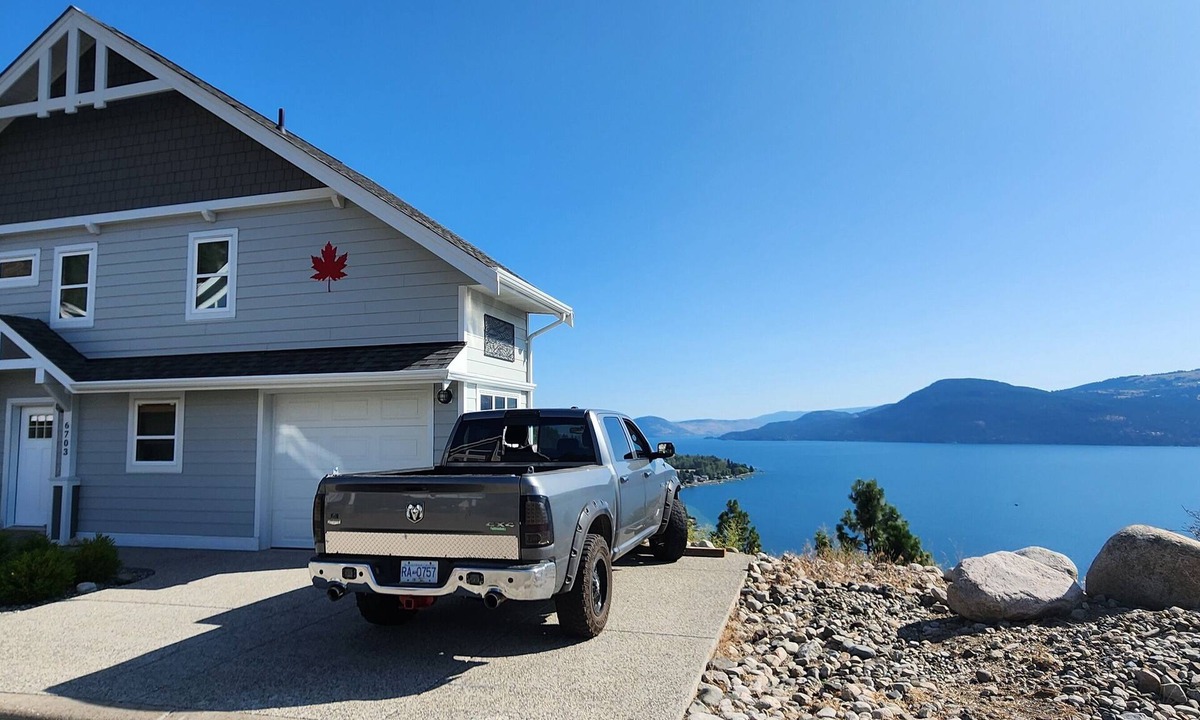 Central Okanagan House | Bright 3 Bedroom Cottage with Sweeping Lake Okanagan Views!
