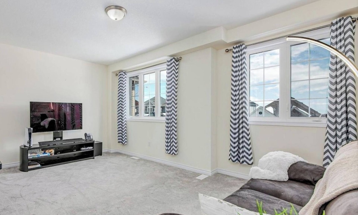 Orillia House | Bright and Blissful 3-Bedroom House