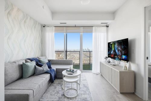 The Queensway Apartment | Bright Condo Retreat Skyline Views & Balcony