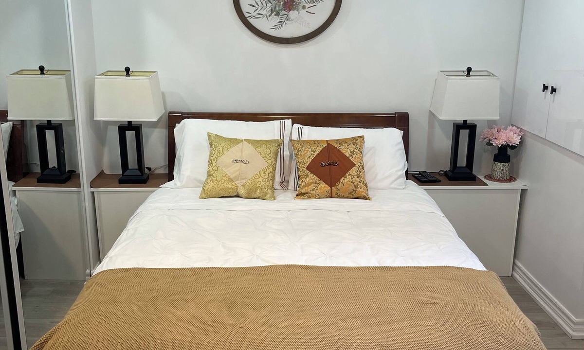 Ajax Apartment | Bright & Cozy Basement Apartment