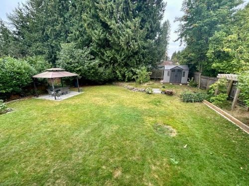 District of North Vancouver Apartment | Bright & Cozy Garden Level Suite