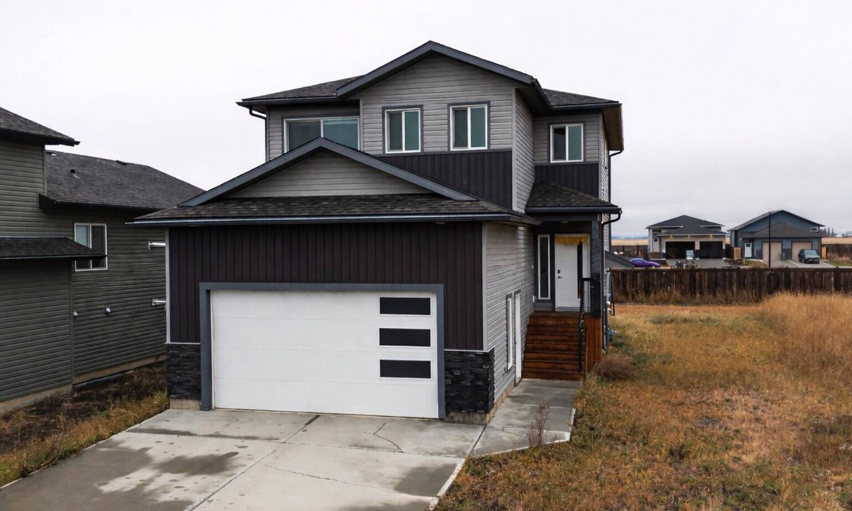 Grande Prairie House | Bright & Modern Private Room – Grande Prairie