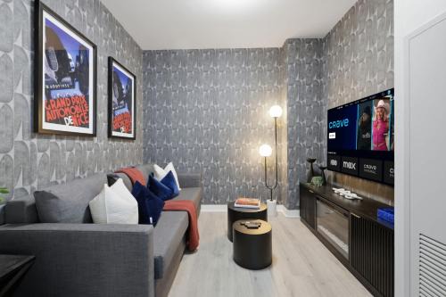The Queensway Apartment | Bright Modern Townhouse Patio Family Friendly