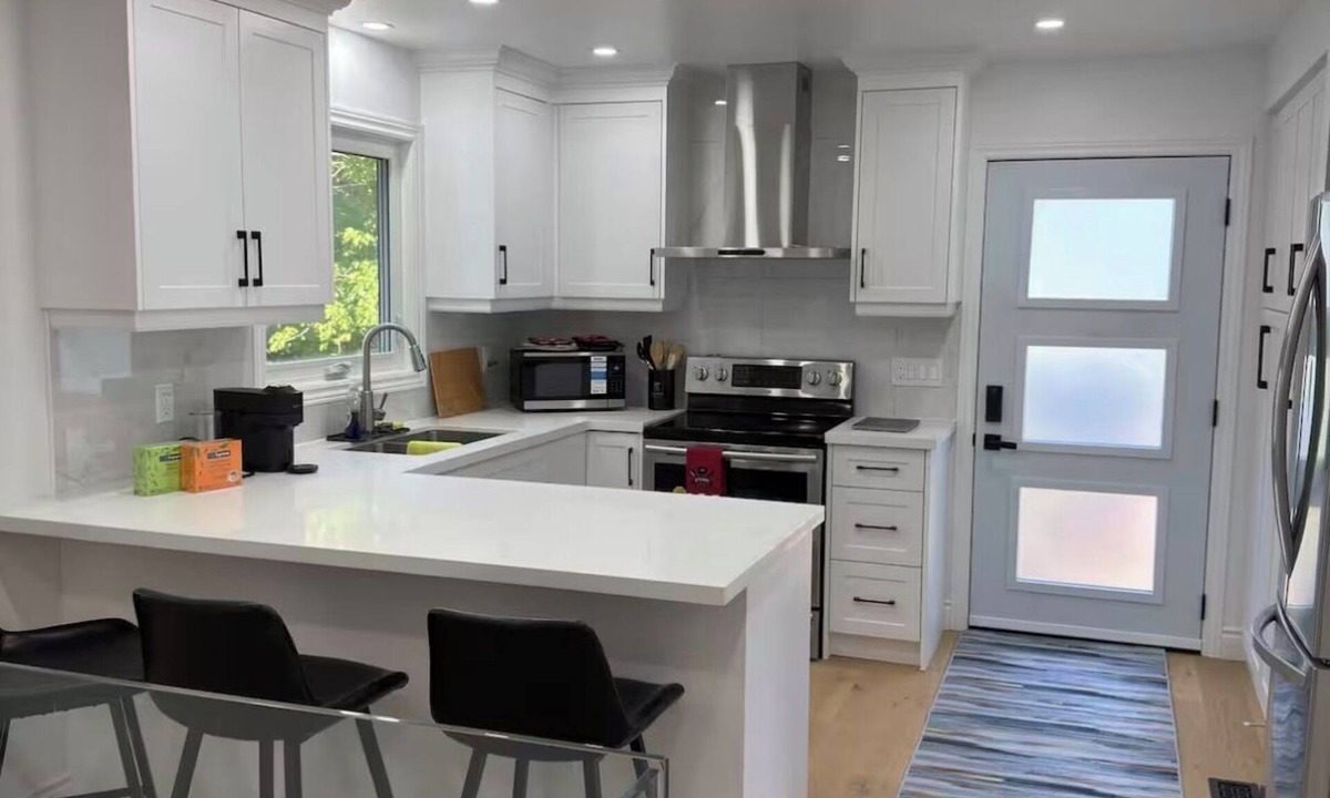 Bobcaygeon House | Bright Newly Renovated Cottage in Kawartha Lakes! Large deck/Lakeview!