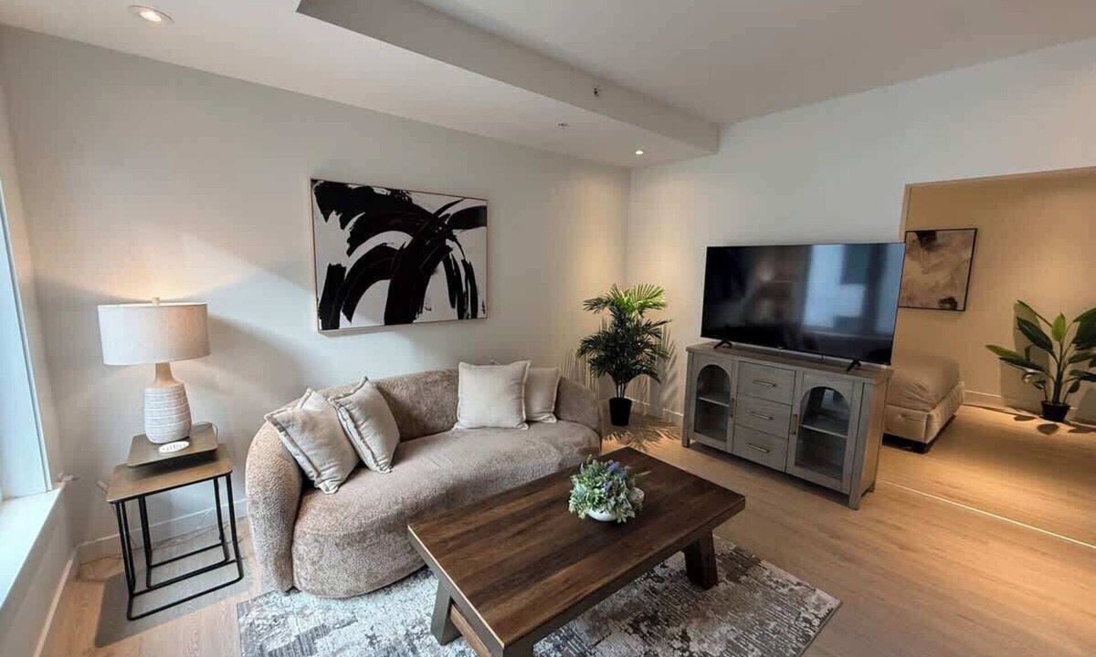 North End Apartment | Bright, warm & spacious 1 BR in North End Halifax