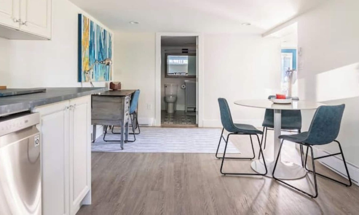 Saanich West Apartment | BrightBeautiful1Bdrm Near Victoria- Hospital &City