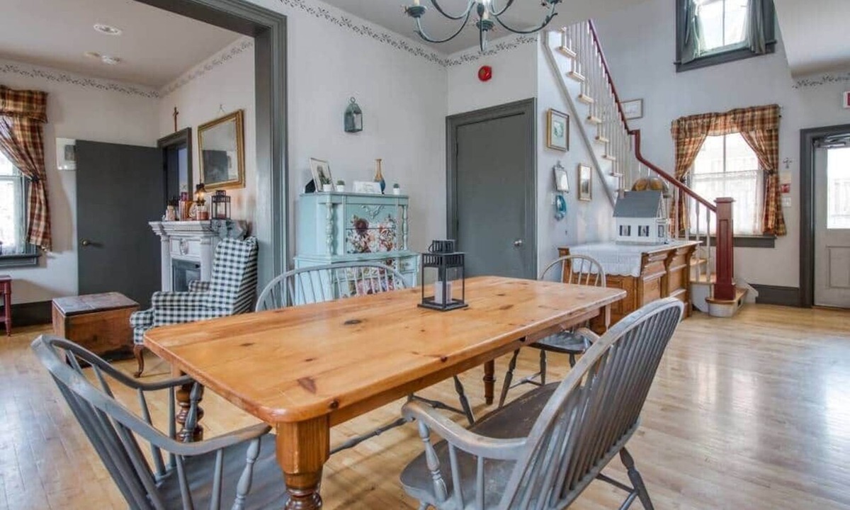 Elmira House | Bristow's Inn