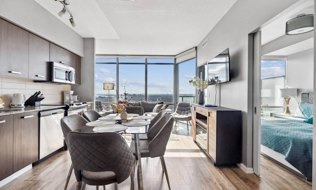 Bay Cloverhill Hotel | Burano Condos in Downtown Toronto