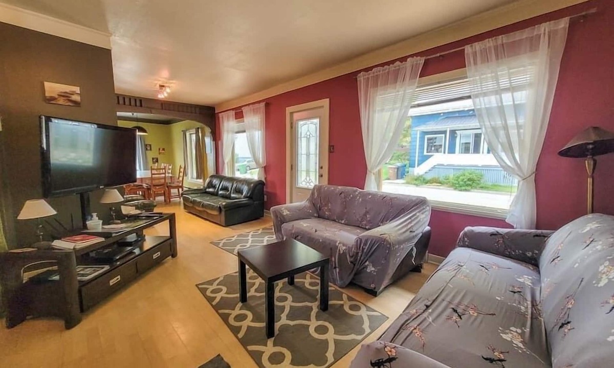 Petite-Riviere-Saint-Francois House | Hôtel à la maison - Maison du Village et Ski!