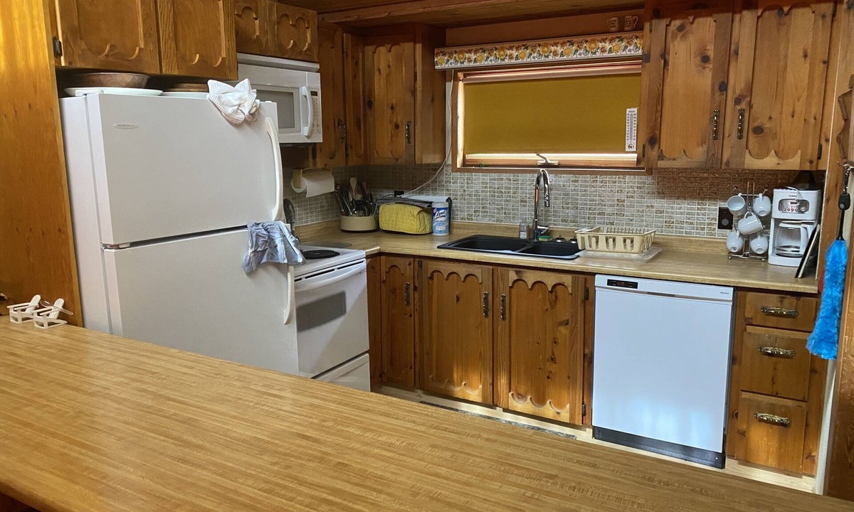 East Kootenay Cabin | Cabin for rent in terravista bc Soak up the sun and sand making memories.