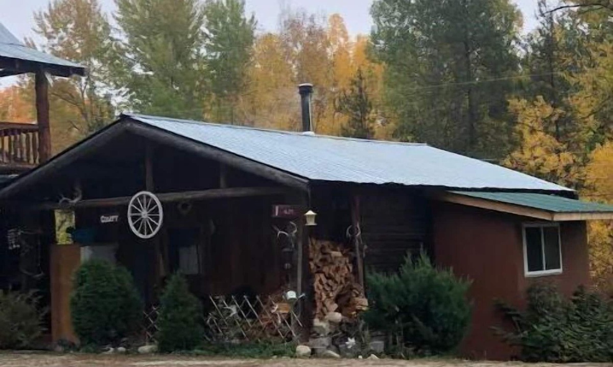 Beaverdell Cabin | Carmi Station Comfy Cabin