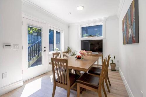 West Side Bed & Breakfast | Carol Cozy Garden Home
