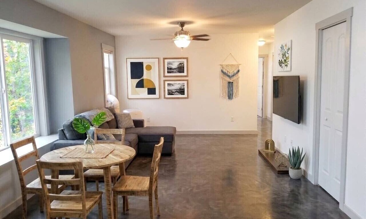 Rutland House | Carriage House in Kelowna