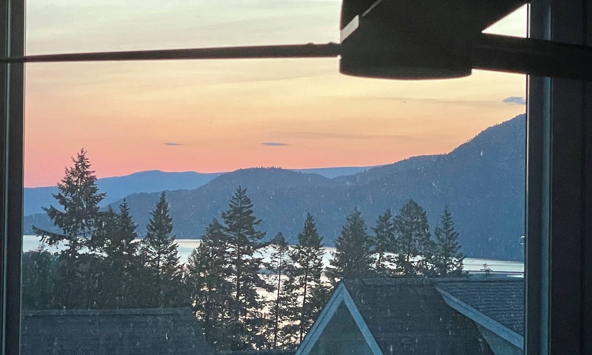 Central Okanagan Cottage | Casa Lago – Lakeside Comfort with Resort-Style Fun