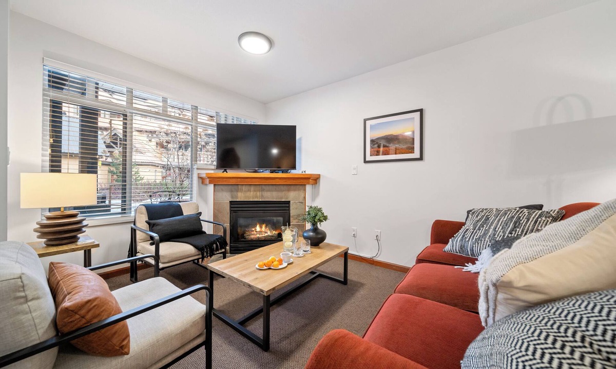 Whistler Village House | Central 2BR w/Pool, Hot Tub, BBQ & Free Parking