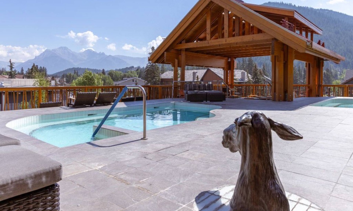 Banff Condo | Central Banff Rockies Suite | Rooftop Hot Pools!
