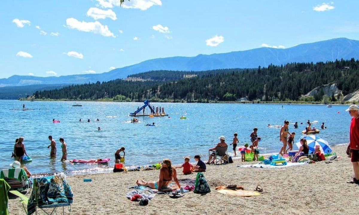Invermere Condo | ⭐Central Ground Floor | Spacious | Pool | Hot Tub⭐