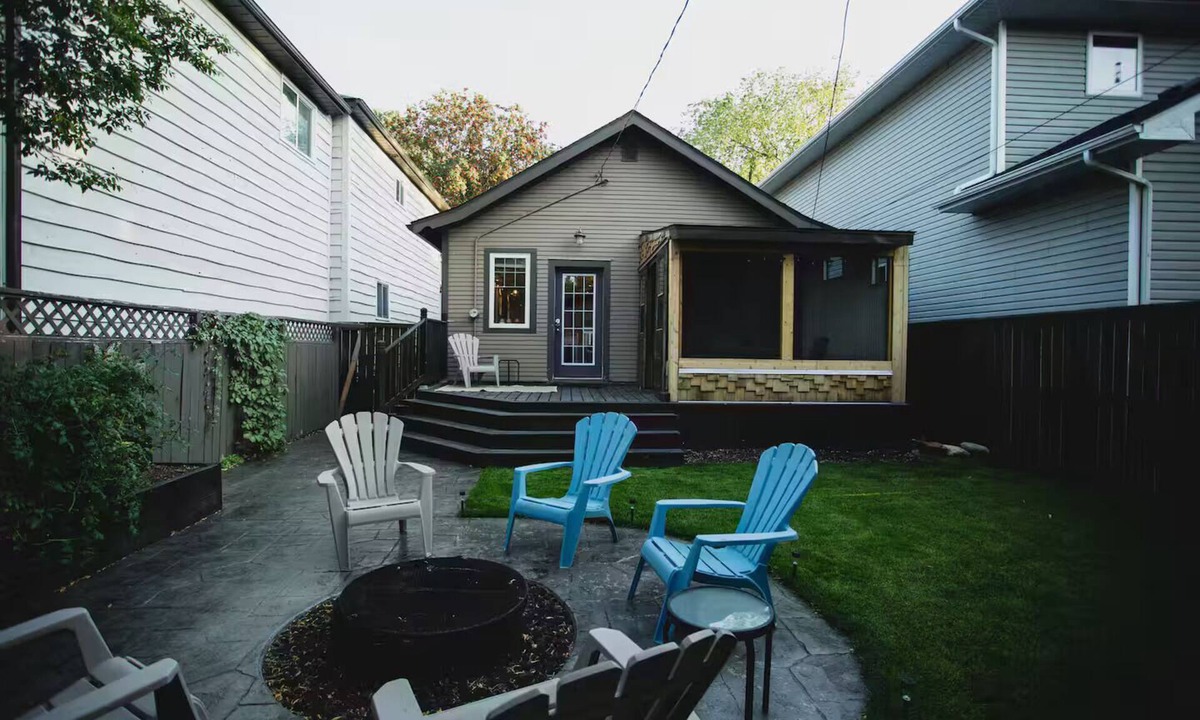 Saskatoon House | Central Home w/Backyard and Garage parking Space close to Broadway and Downtown