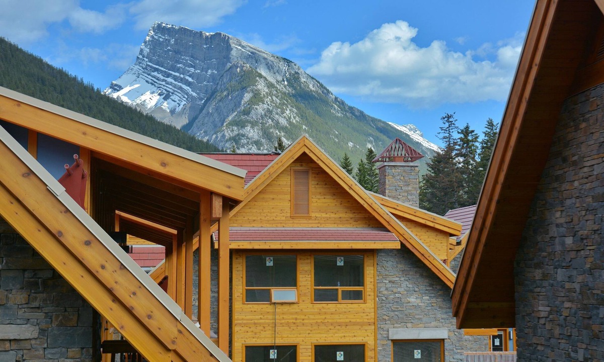 Banff Condo | Central room in the Rockies | Rooftop Hot Pools