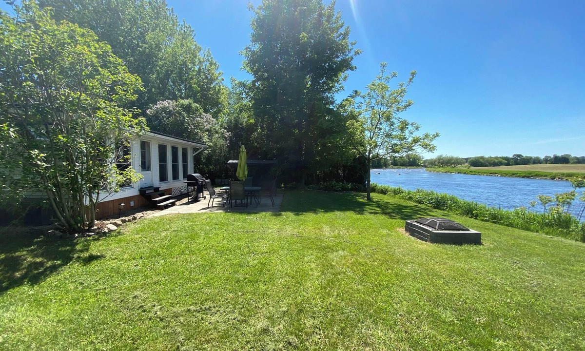 Sainte-Clotilde-de-Horton Ski Chalet | Chalet by the river - Nature, paddle, campfire and water view
