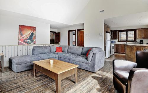 Stoneham Ski Chalet | Chalet 31 Chemin Blanc by Les Chalets Alpins