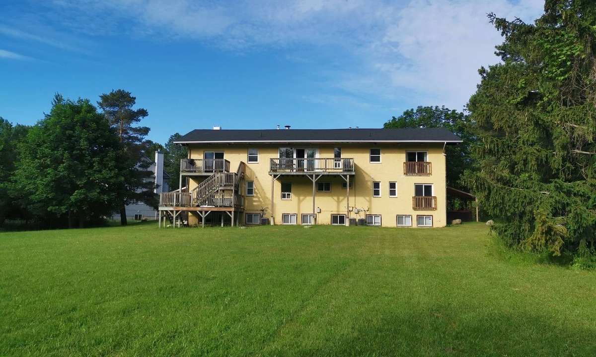 The Blue Mountains Ski Chalet | Chalet Blue - “Moose & Bear” (2 chalets, 10 bedrooms, sleeps 24)