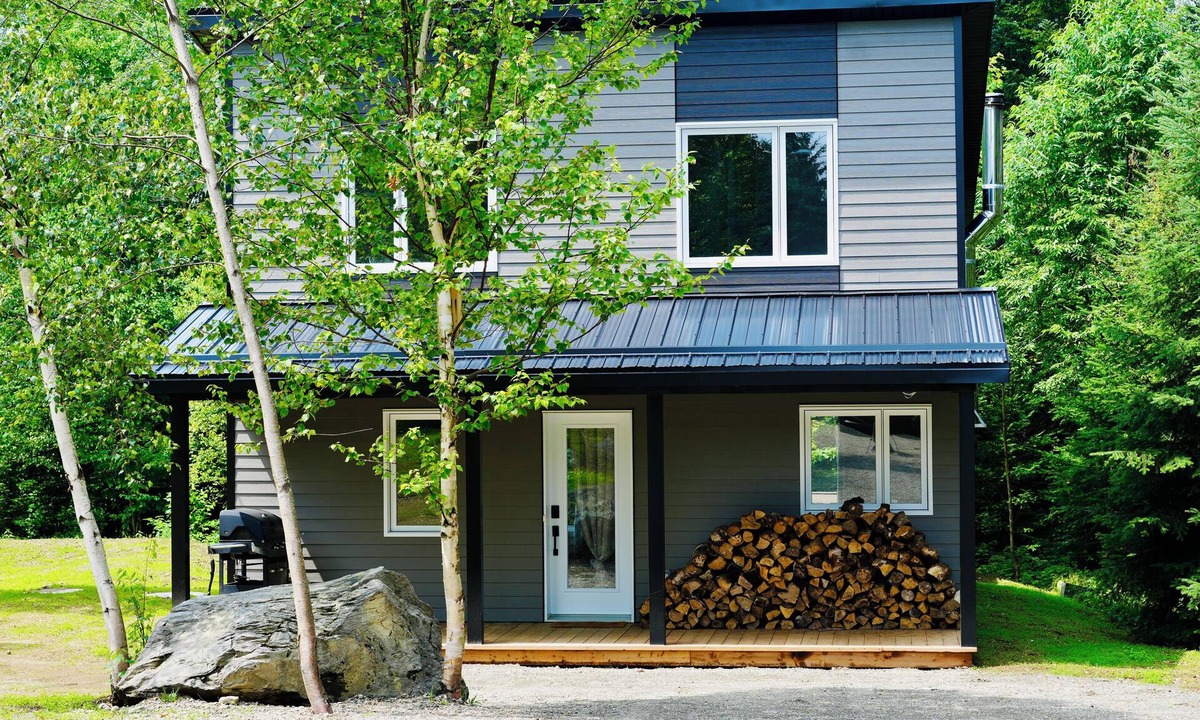 Saint-Philemon Ski Chalet | Chalet Ullaakut(spa and wood-burning stove)
