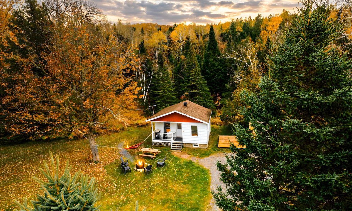 Saint-Tite-des-Caps Ski Chalet | Chalet with Spa in the Forest - Nature Awaits!