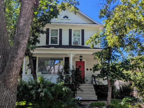 South Lethbridge House | Charles Street Vacation Home