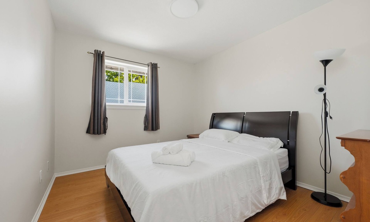 South Surrey House | Charming 4 br Retreat in South Surrey White Rock