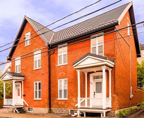 Vieux-Saint-Jean House | Charming Heritage Home with Hot Tub I 35 min to Montreal