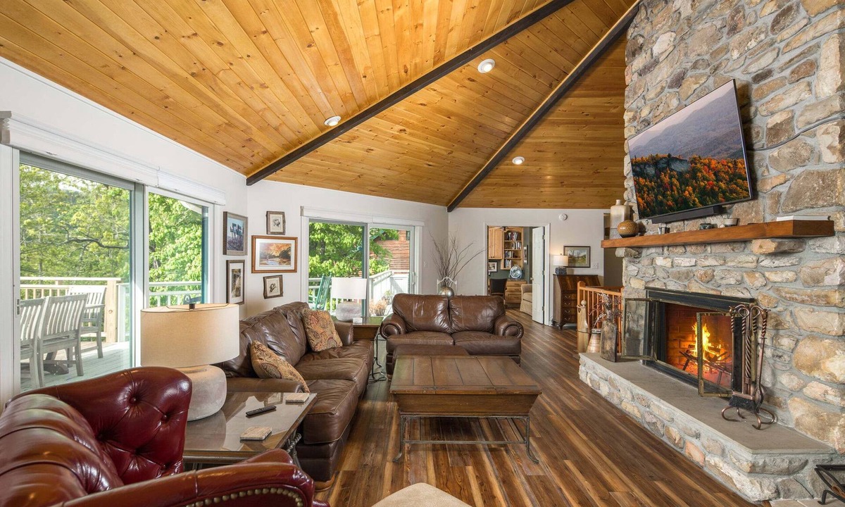 Seven Devils Cabin | Charming Mountain Home with a View