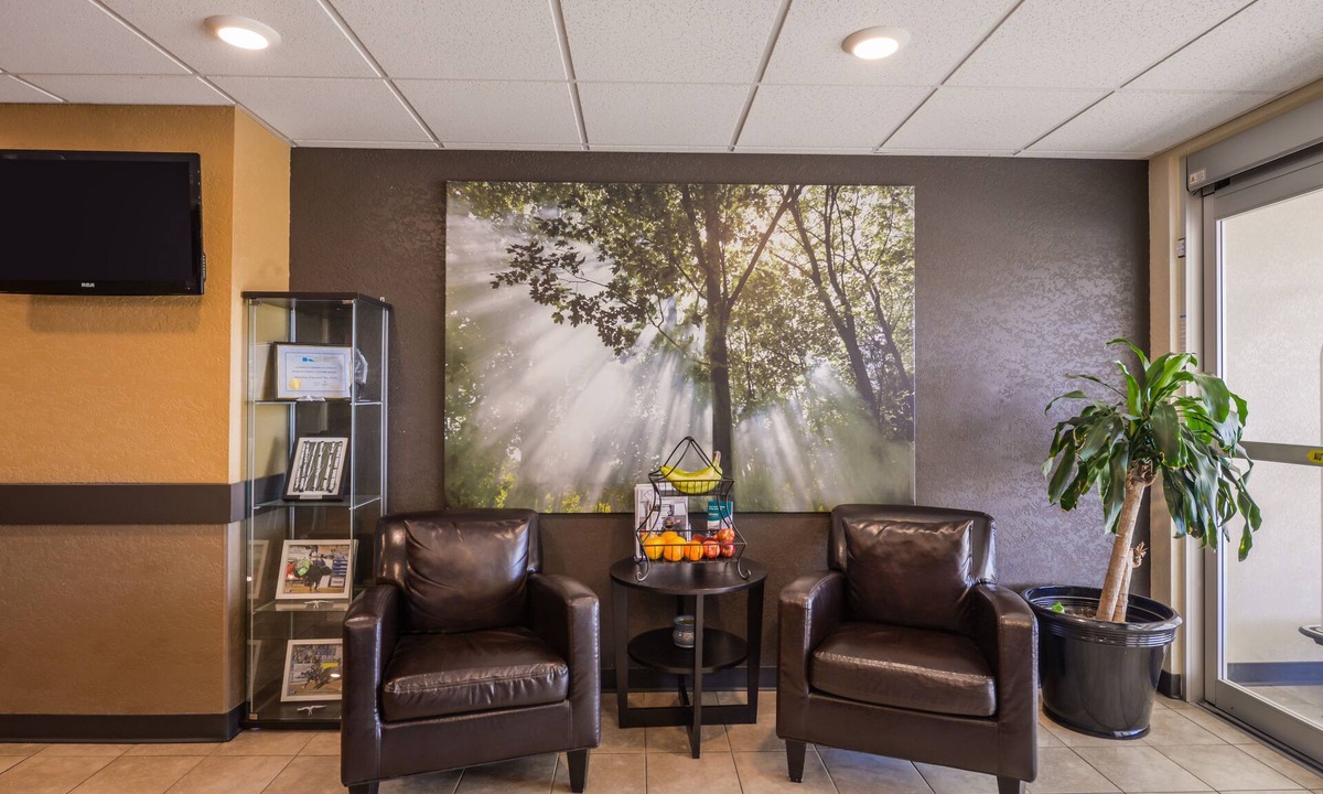 Kindersley Hotel | Chateau All Suites Hotel