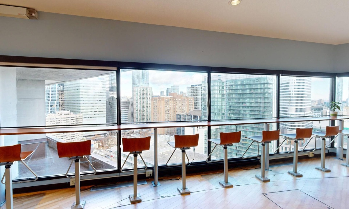 Bay Street Corridor Hotel | Chestnut Residence - Campus Accommodation