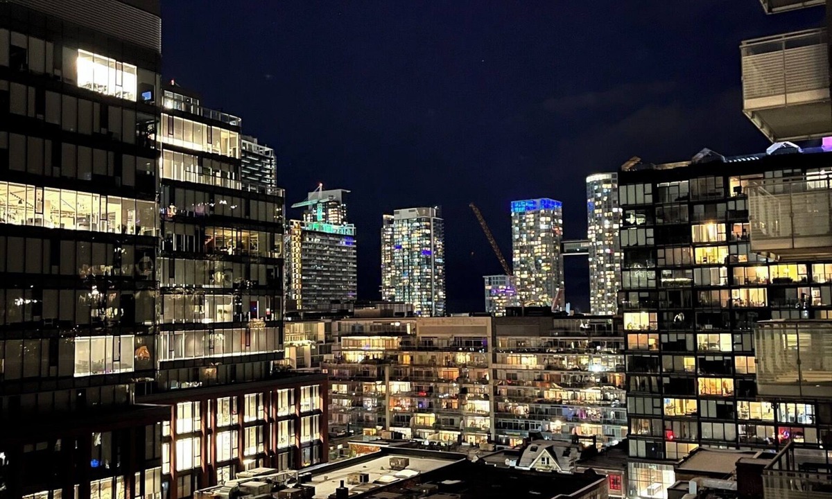 Wellington Place Condo | Chic 2 Bed & 2 Bath in the Fashion District