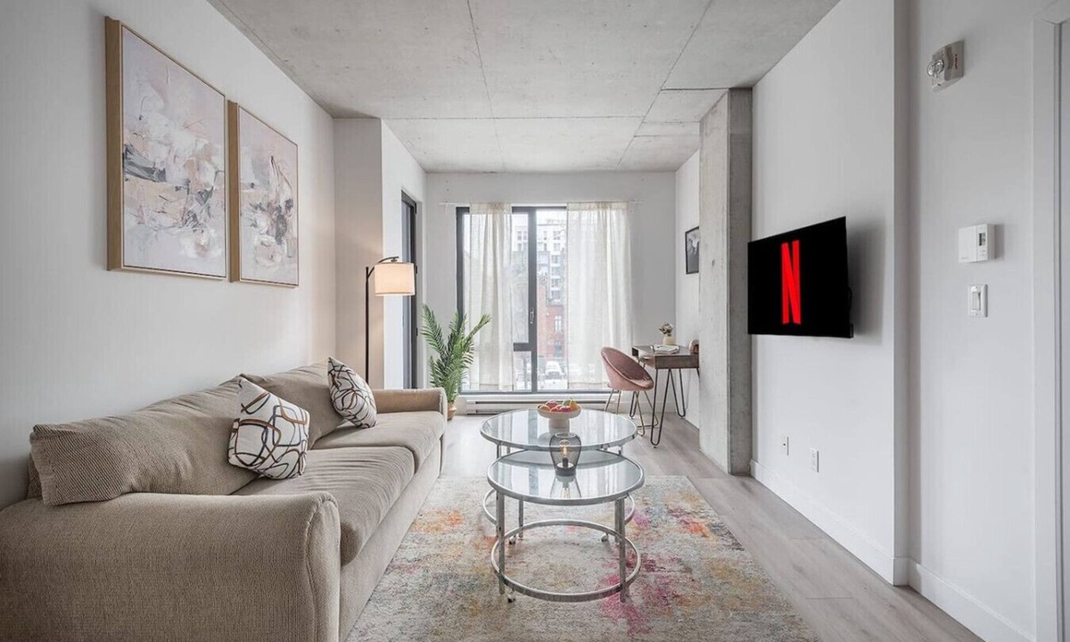 International District Apartment | Chic 2BR in Old Port Walk to Everything