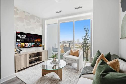 The Queensway Apartment | Chic 2BR Urban High-Rise Scenic City Views