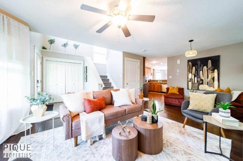 Southeast Edmonton Apartment | Chic 6BDRM Getaway - KingBed - Patio - BBQ - Garage - Wifi