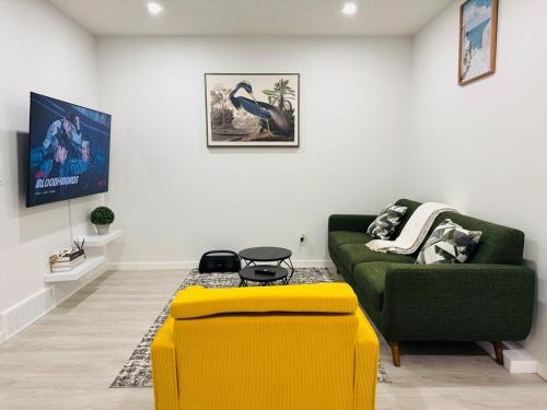 Southwest Calgary House | Chic City Escape- come experience tranquility!