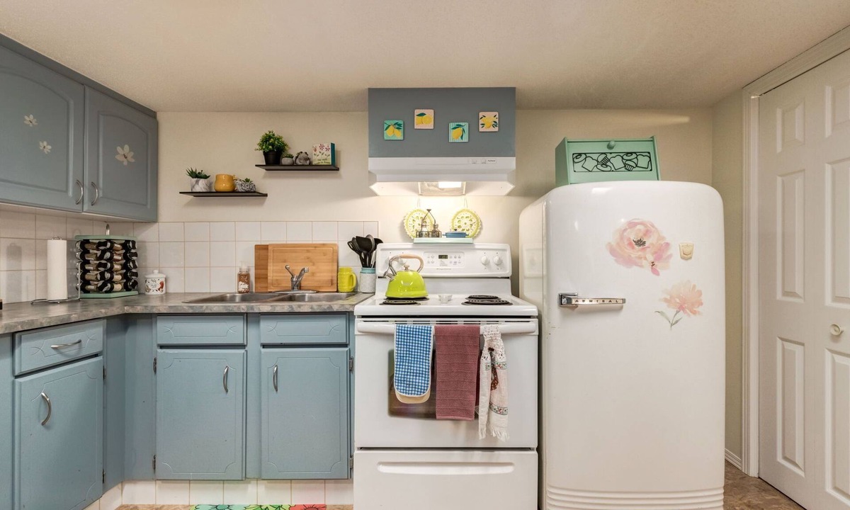 Northwest Calgary Apartment | Chic Vintage Suite Close to Airport & Downtown